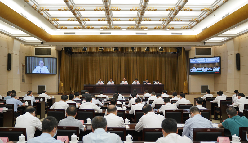 黃強主持召開全省推進六大優勢產業提質倍增和三次產業融合發展電視電話會議
著力培育壯大優勢產業
加快建設以實體經濟為支撐的現代化產業體系「相關圖片」